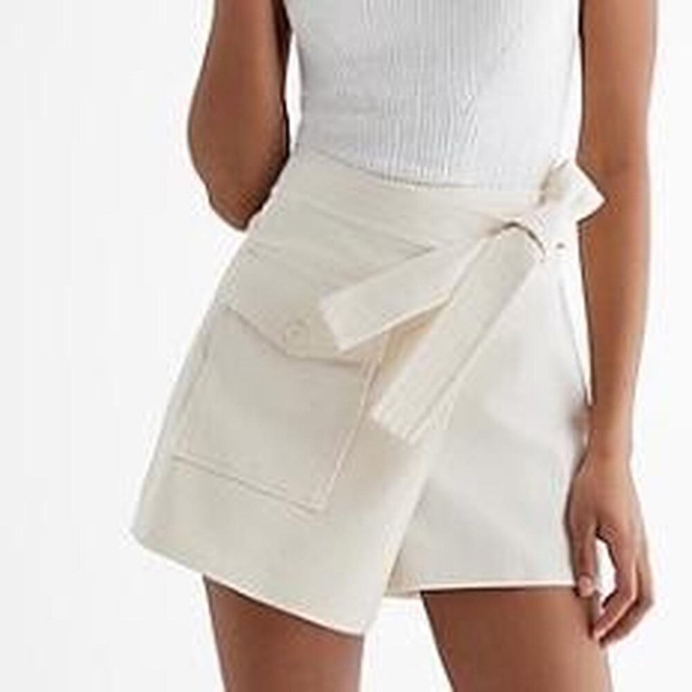 Cream and white wrap shorts #short #skirt #microskirt #depop #s